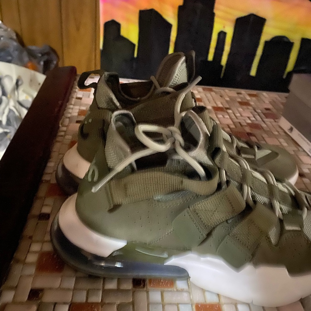 Nikes - Picture 3 of 4